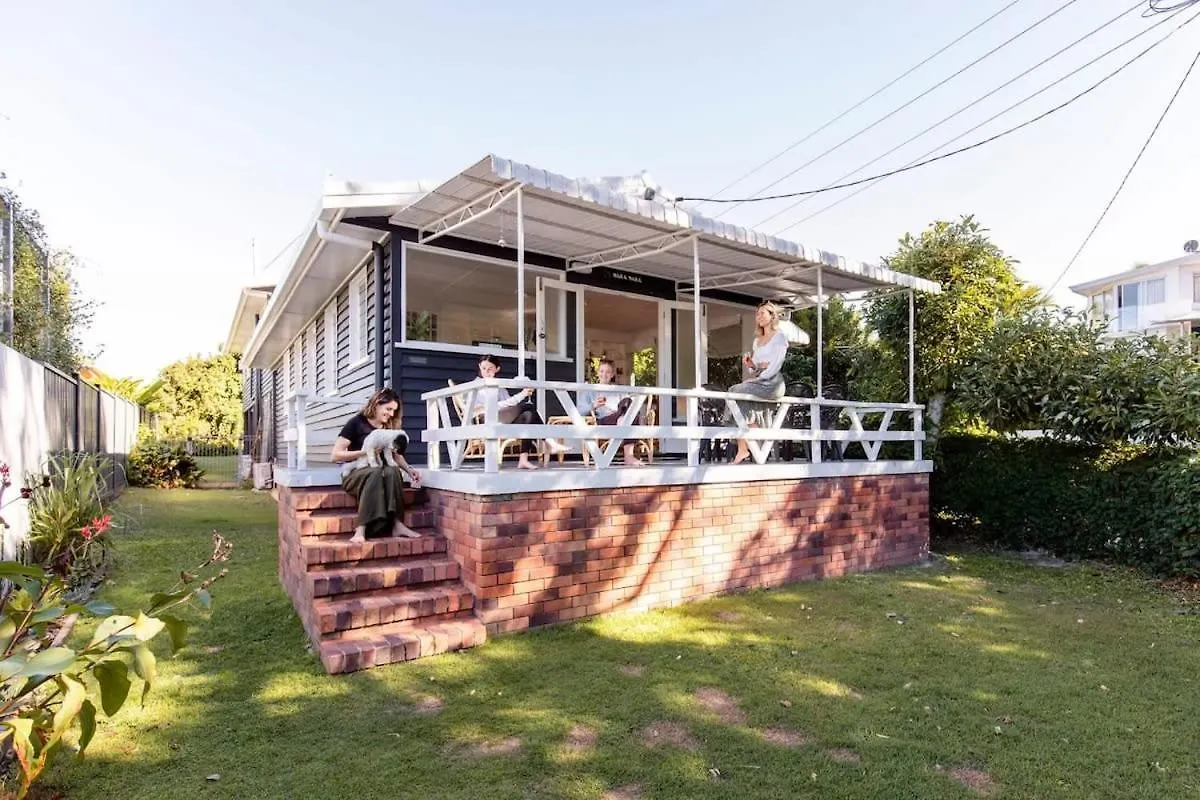 Wara Wara On Moffat Beach Foreshore 칼론드라